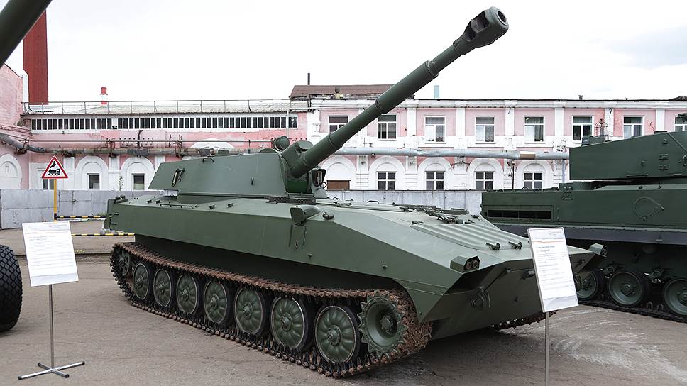 После войны «Мотовилиха» сохранила статус одного из передовых артиллерийских заводов и стала ведущим производителем самоходных артиллерийских орудий и реактивных систем залпового огня.
На фото: самоходная полковая гаубица 2С1 «Гвоздика».