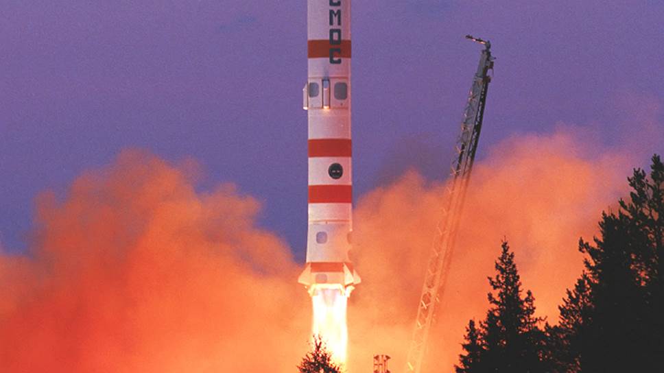 Старт ракеты-носителя «Космос», «гражданского» варианта Р-12.
