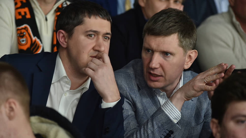 В ходе матча Дмитрий Махонин и Максим Решетников активно общались.
