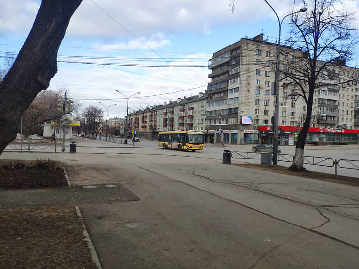 Улицы во время локдауна опустели даже в центре Перми.