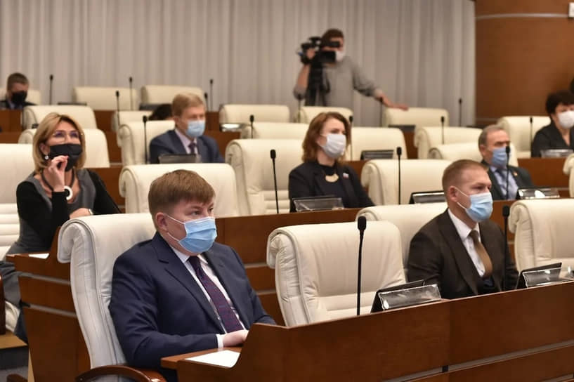 Пленарное заседание Законодательного собрания Пермского края 3-го созыва во время пандемии