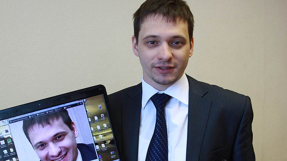 Артем Разумков, будучи резидентом бизнес-инкубатора, основал компанию «Сателлит Инновации», которая известна программным обеспечением для профессиональных систем IP-видеонаблюдения