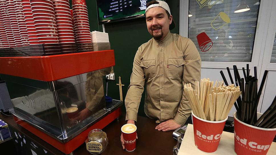 К концу этого года пить кофе из красных бумажных стаканчиков, придуманных в Перми,  будут в 40 городах России