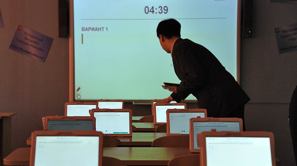 В Москве пилотные проекты внедрения электронных учебников в школах начались еще в 2013 году