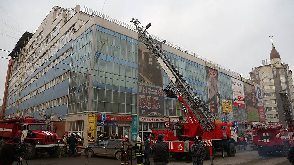 В Перми пожарные проверили 121 объект, относящийся к категории торгово-развлекательных и бизнес-центров, на которых обнаружили 3013 нарушений. 