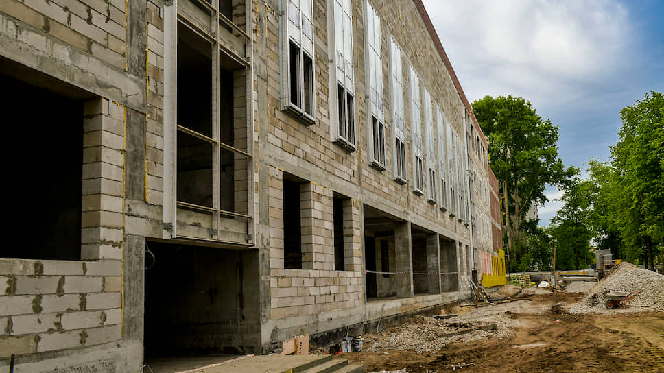 Уже в этом году предполагается сдать в эксплуатацию новое четырехэтажное здание гимназии №3 на 1050 человек в микрорайоне Гайва