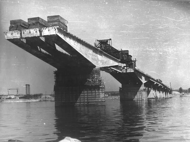 Когда построили первый мост
