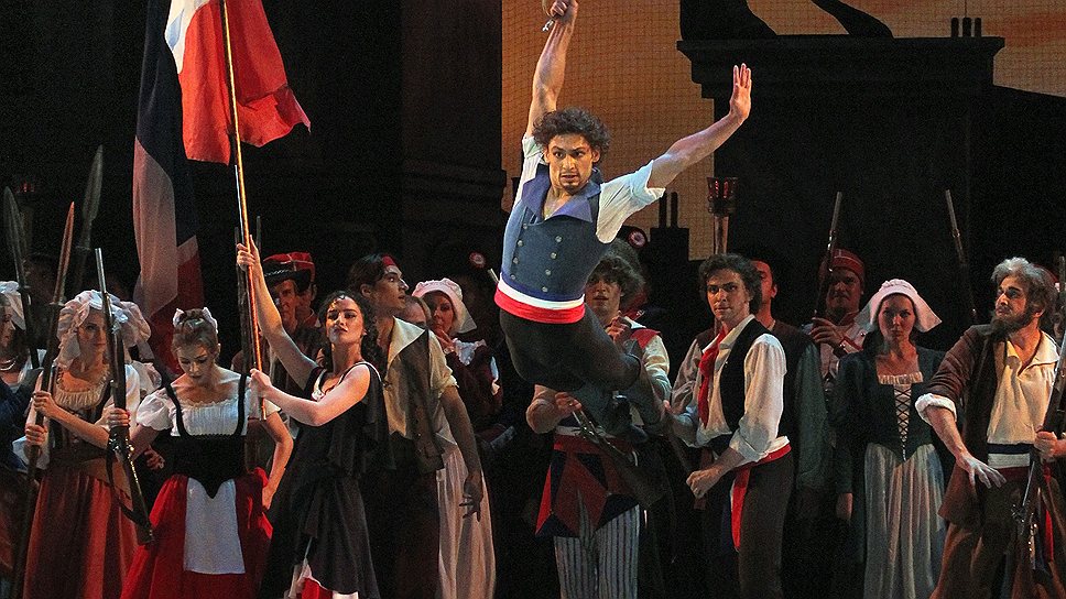 Иван Васильев, парящий над революционной толпой, — картина, близкая сердцу каждого любителя балета