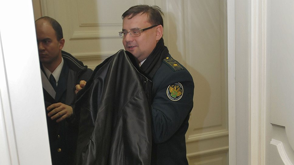 Должность начальника СЗТУ стала вакантной еще в апреле нынешнего года — после назначения генерал-майора Назипа Галикеева (справа) на пост представителя ФТС в Белоруссии