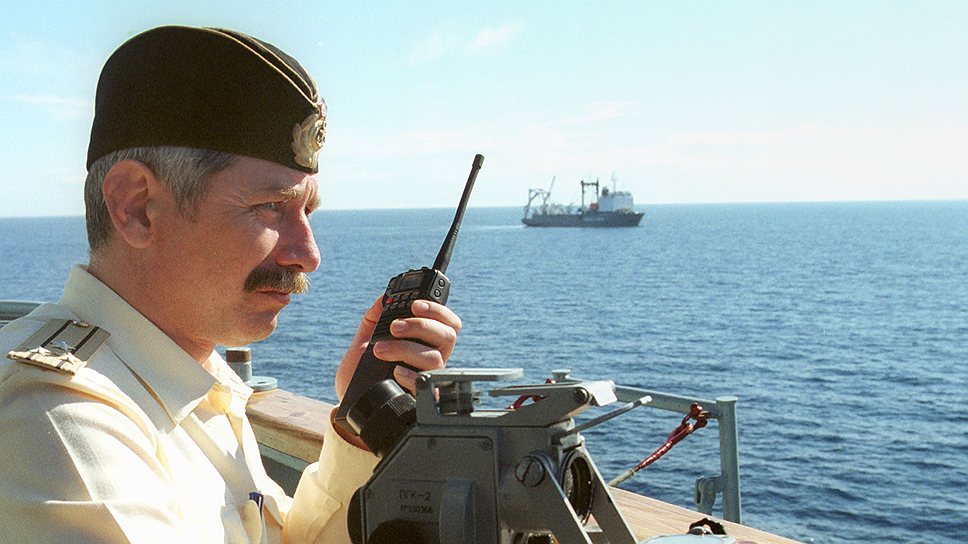 До работы в органах государственной власти Игорь Князев четверть века служил на флоте и дослужился там до командира противолодочного корабля «Североморск» (Северный флот)