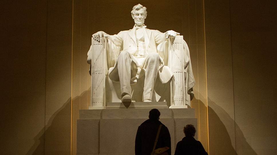 Герои «Филомены» не отказали себе в том, чтобы во время путешествия заглянуть в Мемориал Линкольна