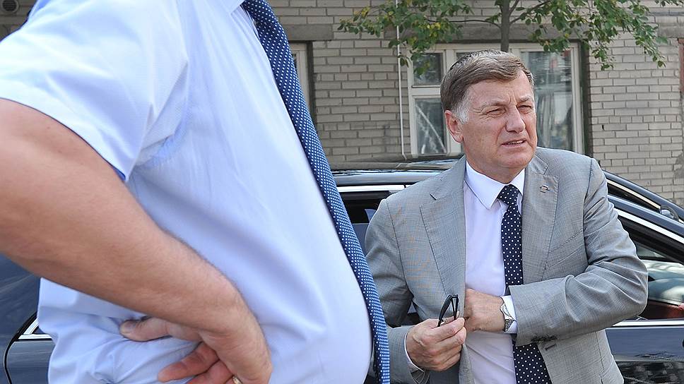 Спикер петербургского Законодательного собрания Вячеслав Макаров предложил коллегам «затянуть пояса». Депутаты отреагировали на это по-разному