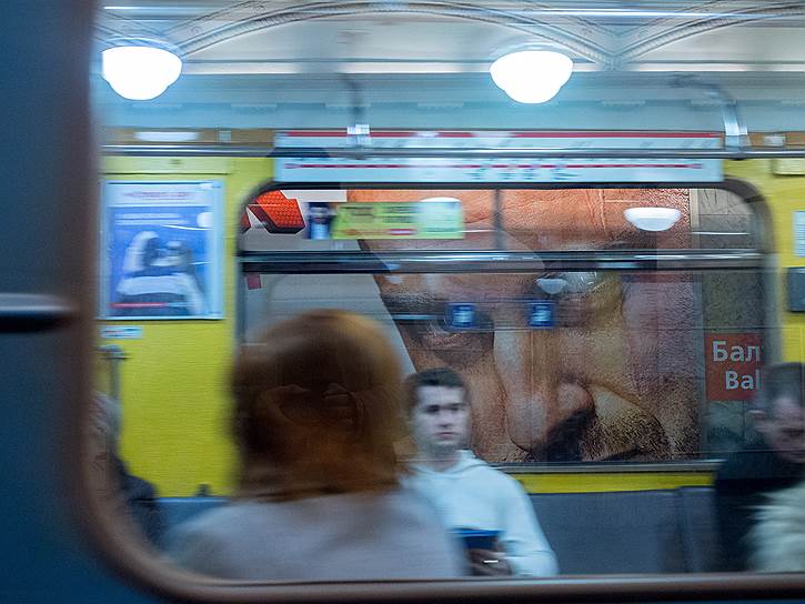 Открытый конкурс на право размещения рекламы в петербургском метро был объявлен в конце октября, стартовая стоимость контракта сроком на 10 лет составляет 1,6 млрд рублей