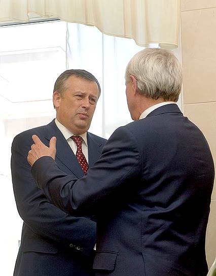Независимые юристы считают, что губернатор Ленобласти Александр Дрозденко (слева) может отказаться от соглашения без каких-либо правовых последствий