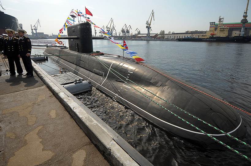 Головная неатомная подводная лодка (НАПЛ) четвертого поколения проекта 677 &quot;Санкт-Петербург&quot;