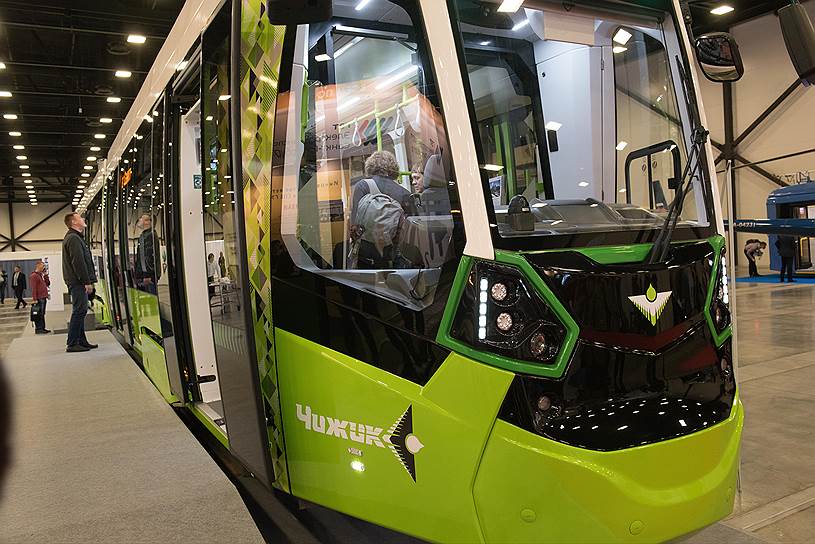 Трамвай «Чижик» швейцарской компании Stadler выйдет линию в конце 2017 года. Это на два месяца позже сроков, прописанных в концессионном соглашении, заключенном между Смольным и ТКК