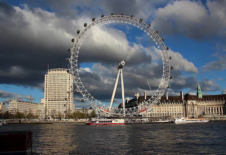 Имея перед глазами проект London eye в столице Великобритании, несложно представить, как колесо обозрения будет выглядеть на петербургских набережных