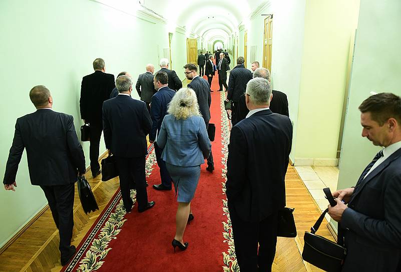 Члены Правительства Санкт-Петербурга в коридорах Смольного