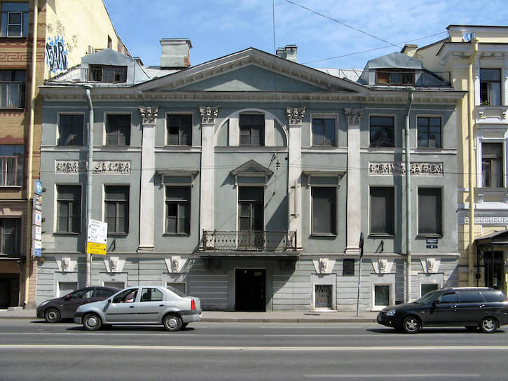 Дом Брюллова после объявления его аварийным в 2008 году хотели приватизировать, но градозащитникам удалось этого не допустить