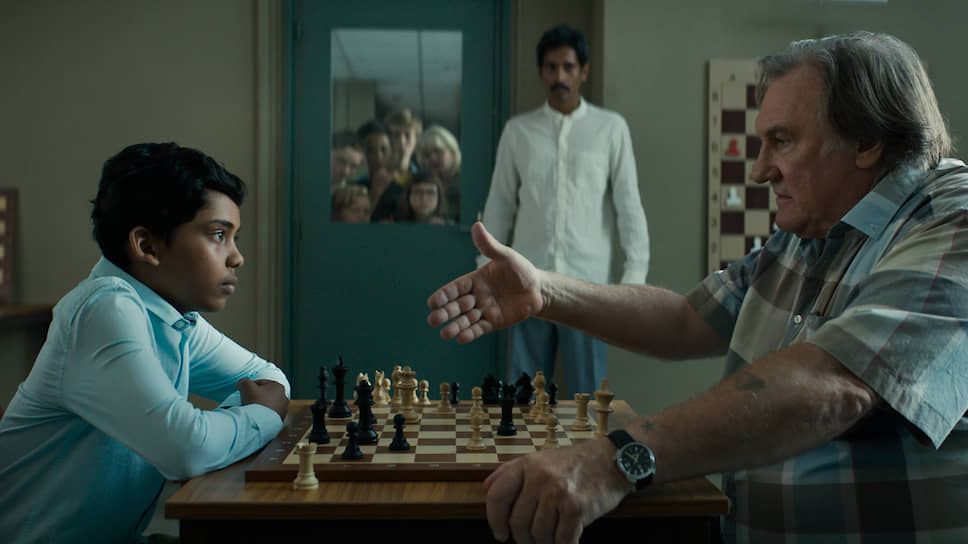 Угрюмый мэтр-шахматист (Жерар Депардье) становится для юного Фахима (Ассад Ахмед) феей-крестной