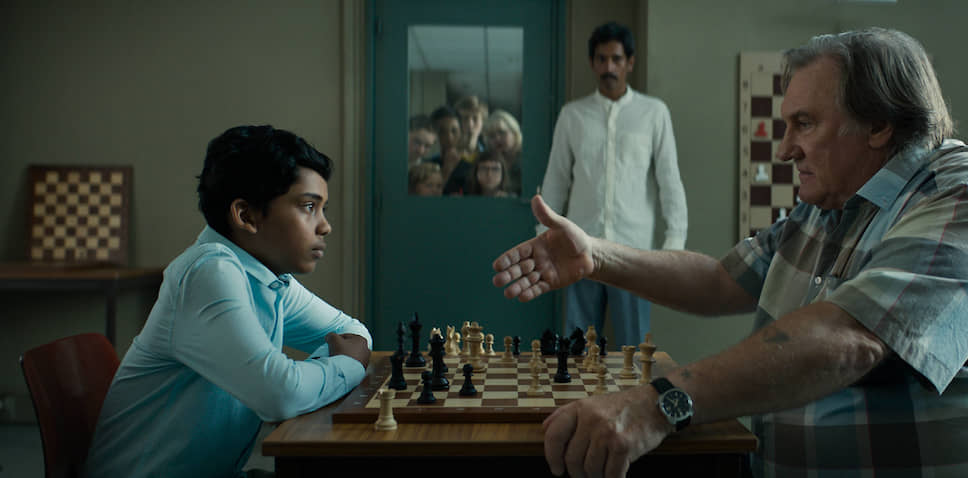 Угрюмый мэтр-шахматист (Жерар Депардье) становится для юного Фахима (Ассад Ахмед) феей-крестной