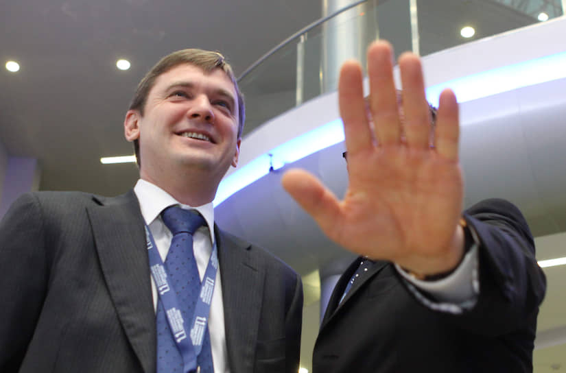 С 2013 года Кирилл Поляков (слева) был советником министра транспорта Максима Соколова, занимавшего пост до 2018 года