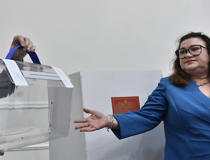 Суд решил, что оснований для отзыва Марины Ждановой из городской избирательной комиссии у ЗакСа не было, признал незаконным его решение, отменил и обратил к немедленному исполнению