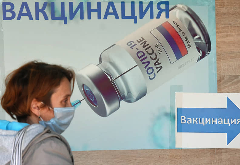 Желающим вакцинироваться препаратов хватит. По данным комздрава, в Петербурге есть почти 600 тысяч доз «Спутника V» и более 50 тысяч доз «ЭпиВакКороны»