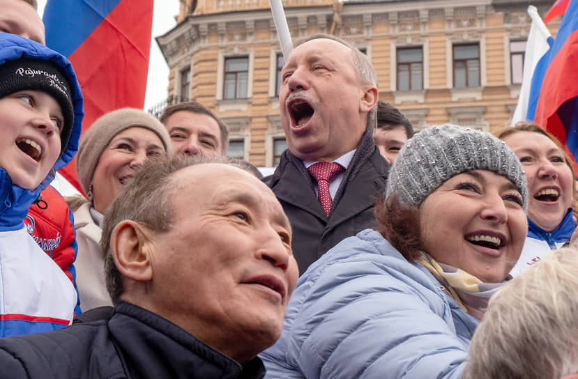 Общая сумма, которую до 2027 года губернатор Петербурга Александр Беглов (третий справа) направит на достижение общественного согласия в городе, составит 43,7 млрд рублей