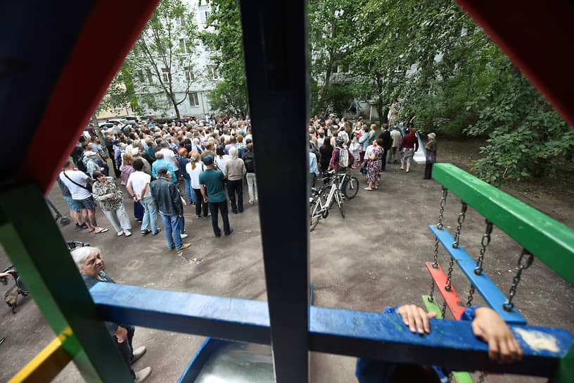 В нескольких районах Петербурга прошли сходы жителей, которые против «реновации»