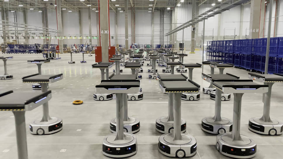 Авторы проекта утверждают, что благодаря «армии» роботов вдвое увеличивается пропускная способность сортировочного центра при значительном сокращении используемой площади