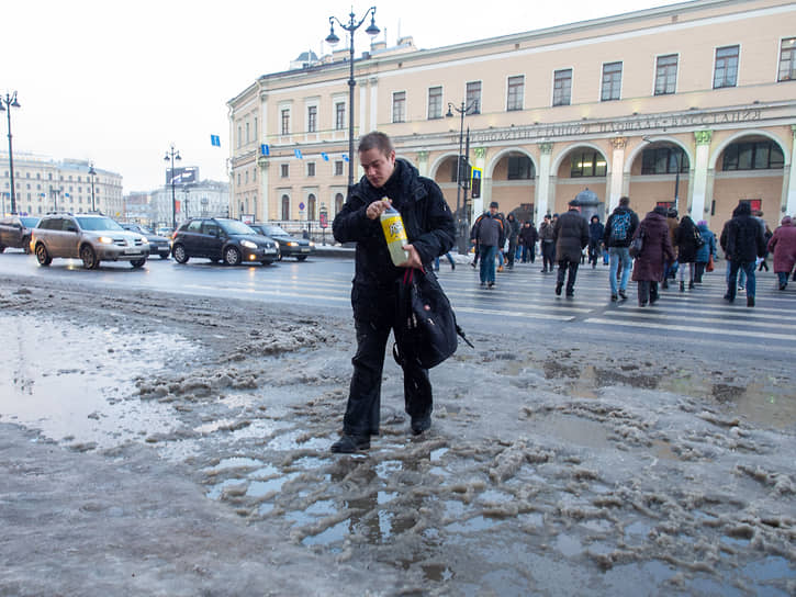 Опыт применения гранитной крошки в Санкт-Петербурге уже был, но оказался не очень удачным. Городская система канализации оказалась неприспособленной для использования этого материала