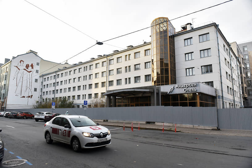 Бывшая советская гостиница «Дружба» (впоследствии «Андерсен Отель») на 132 номера на Чапыгина, 4А, была куплена RBI летом прошлого года