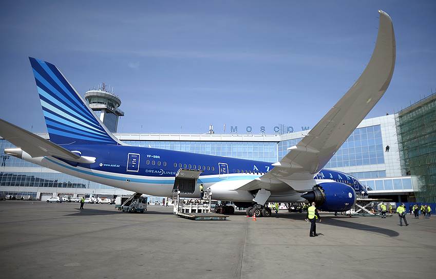 Церемония открытия авиасообщения по направлению Москва - Баку на новейших самолетах Boeing 787 Dreamliner авиакомпании &quot;Азербайджан&quot; состоялась в аэропорту &quot;Домодедово&quot;.
