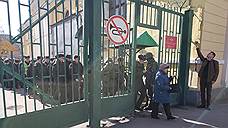 Курсантов эвакуируют из здания академии им. Можайского, где произошел взрыв