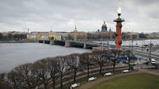 Факелы Ростральных колонн зажгли в честь дня ВМФ РФ