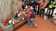 Петербуржцы собрались возложить цветы к Соловецкому камню в память о Борисе Немцове