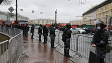 Полиция оттеснила первых митингующих возле Дворцовой площади