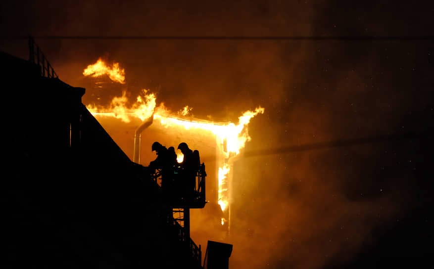 Пожар в доме №30 на Набережной реки Карповки