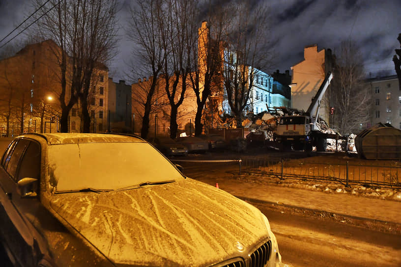 Последствия обрушения расселенного жилого дома на Гороховой, 73 в результате ремонтных работ