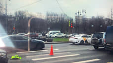 Иномарка сбила пешехода и велосипедиста на Московском проспекте в Петербурге