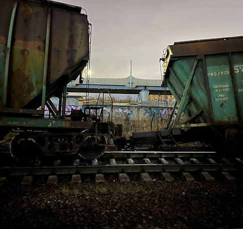 Грузовой поезд сошел с рельсов на перегоне Автово — Предпортовая в Петербурге