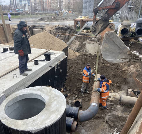 В Василеостровском районе Петербурга переложили 444 метров изношенных теплосетей
