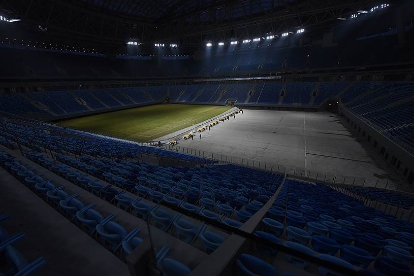 31 октября 2016 года комиссия FIFA  признала выкатное поле стадиона непригодным для проведения соревнований вследствие семикратного превышения нормативов по вибрации