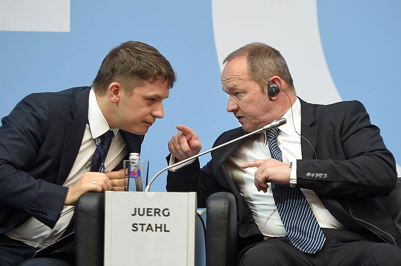 Председатель Правления Фонда &quot;Сколково&quot; Игорь Дроздов (слева) и президент Национального совета Швейцарии Юрг Шталь (справа) 