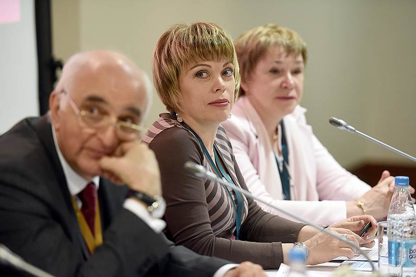 Ирина Моногарова, представитель Минздрава России (в центре)