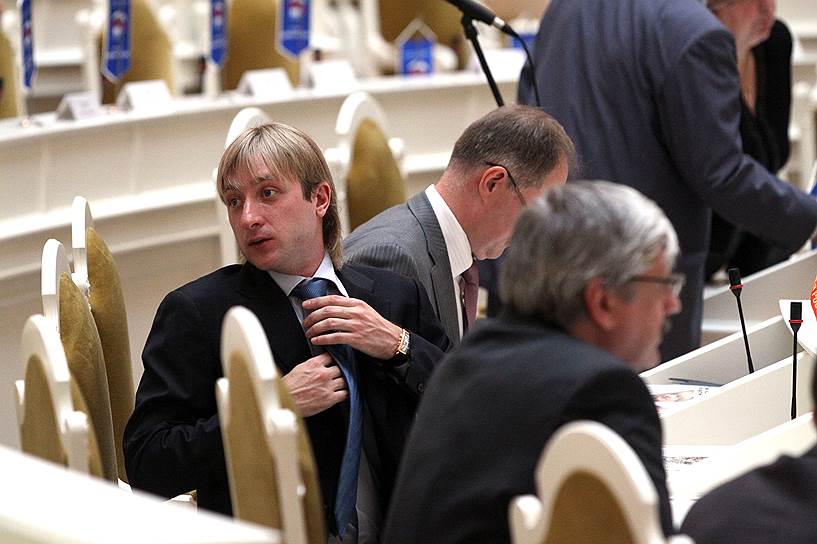 Май 2010 г. Депутат Законодательного собрания Евгений Плющенко 