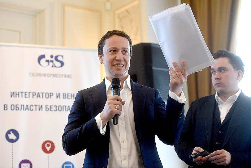 Павел Савицкий, партнер, руководитель практики «Интеллектуальная собственность и информационные технологии» Санкт-Петербургского офиса юридической фирмы «Борениус» (слева)