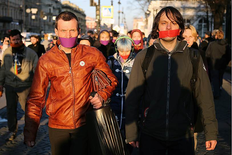 Акция ЛГБТ-активистов на Невском проспекте в &quot;День Молчания&quot;