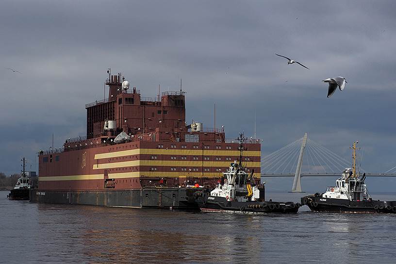 Плавучий атомный энергетический блок (ПАТЭС) &quot;Академик Ломоносов&quot; уходит с Балтийского завода